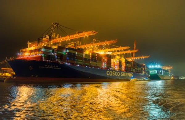 U.S. plans to impose high port charges on Chinese ships and operators 